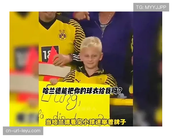 暖心一幕，里尔球员进球后冲向场边与身患重病的小球迷庆祝